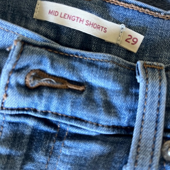 Levi's Classic Blue Denim Shorts - Picture 2 of 3